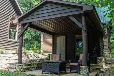Cozy 2 Bedroom Cabin Nestled In Wooded Hideaway Monterey Kültér fotó