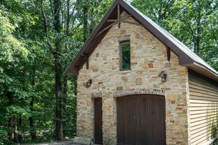 Cozy 2 Bedroom Cabin Nestled In Wooded Hideaway Monterey Kültér fotó