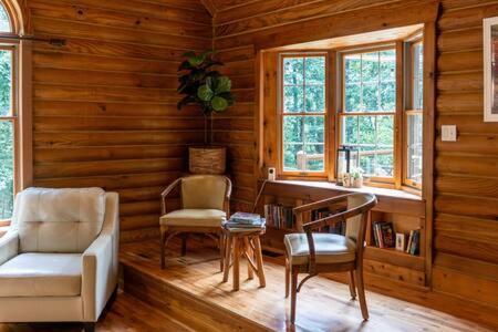 Cozy 2 Bedroom Cabin Nestled In Wooded Hideaway Monterey Kültér fotó