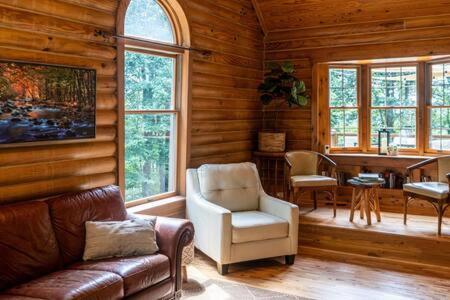 Cozy 2 Bedroom Cabin Nestled In Wooded Hideaway Monterey Kültér fotó