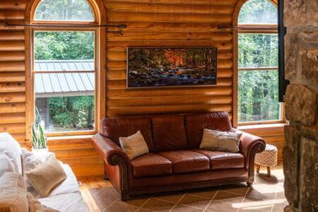 Cozy 2 Bedroom Cabin Nestled In Wooded Hideaway Monterey Kültér fotó