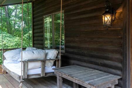 Cozy 2 Bedroom Cabin Nestled In Wooded Hideaway Monterey Kültér fotó