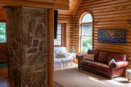 Cozy 2 Bedroom Cabin Nestled In Wooded Hideaway Monterey Kültér fotó