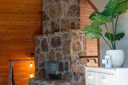 Cozy 2 Bedroom Cabin Nestled In Wooded Hideaway Monterey Kültér fotó