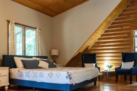 Cozy 2 Bedroom Cabin Nestled In Wooded Hideaway Monterey Kültér fotó