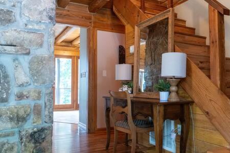 Cozy 2 Bedroom Cabin Nestled In Wooded Hideaway Monterey Kültér fotó