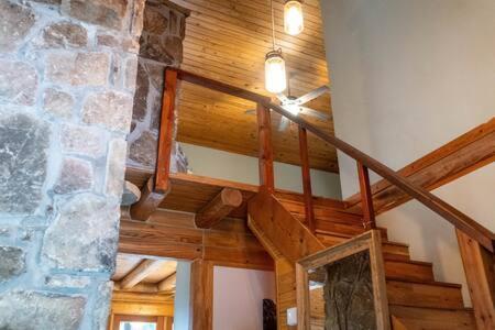 Cozy 2 Bedroom Cabin Nestled In Wooded Hideaway Monterey Kültér fotó