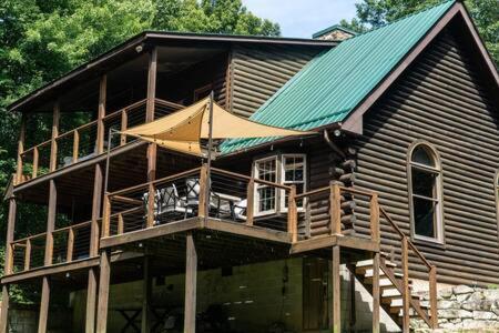 Cozy 2 Bedroom Cabin Nestled In Wooded Hideaway Monterey Kültér fotó