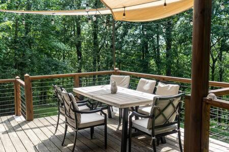 Cozy 2 Bedroom Cabin Nestled In Wooded Hideaway Monterey Kültér fotó